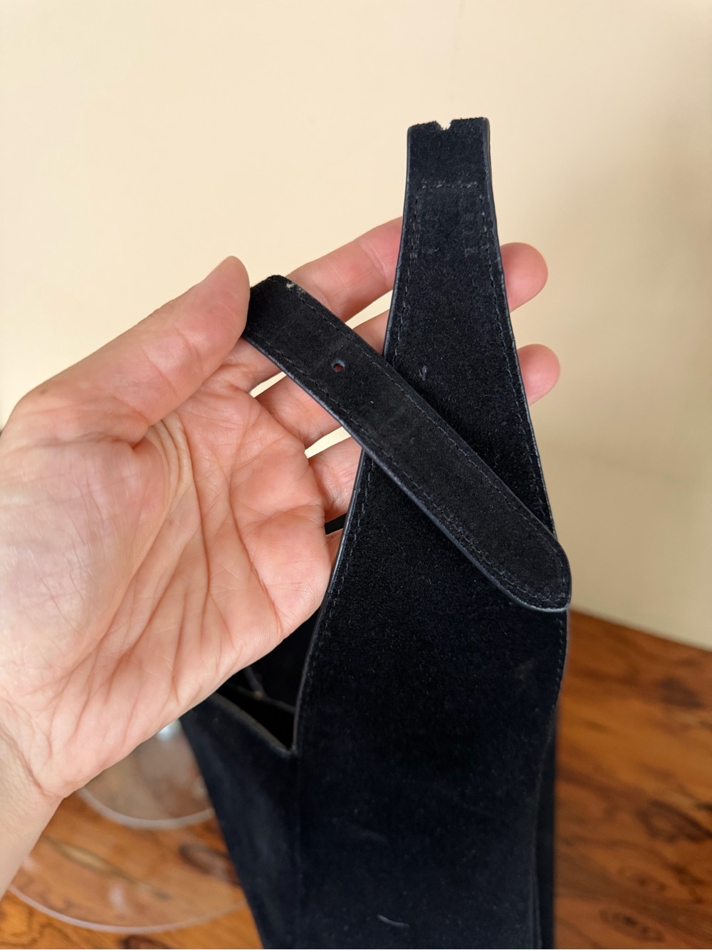Black Hobo Shoulder Bag - Slouchy Minimalist Style (Needs Repair) - Picture 7 of 16